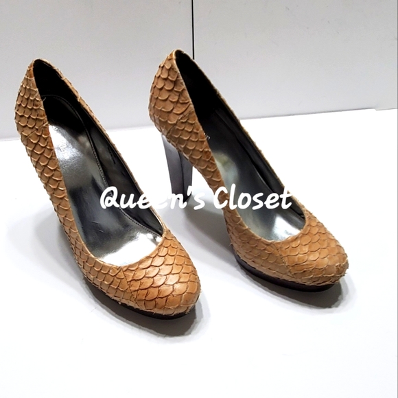 Calvin Klein | Women's Snake Embossed Leather Pump - Picture 4 of 8